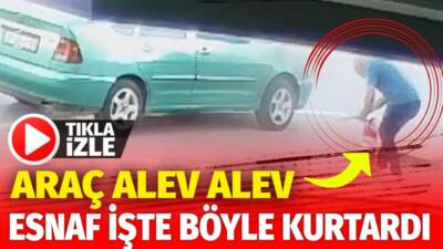 Aksaray’da seyir halindeki otomobilin motor kısmında çıkan yangın, duyarlı esnafın