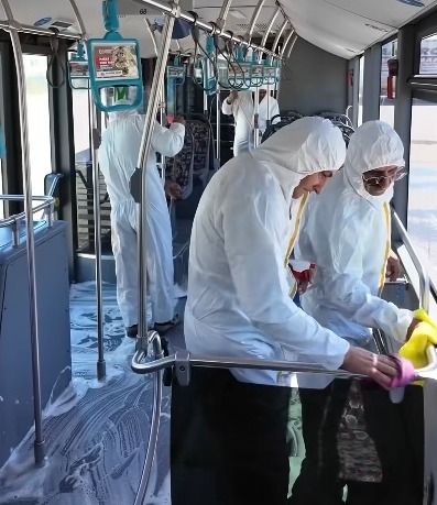 Aksaray’da belediye otobüsleri günlük temizlik ve bakım çalışmalarıyla hijyenik hale