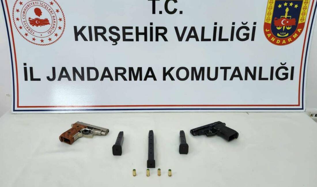 Kırşehir'de İl Jandarma Komutanlığı ekipleri tarafından yapılan uygulamada ruhsatsız silah