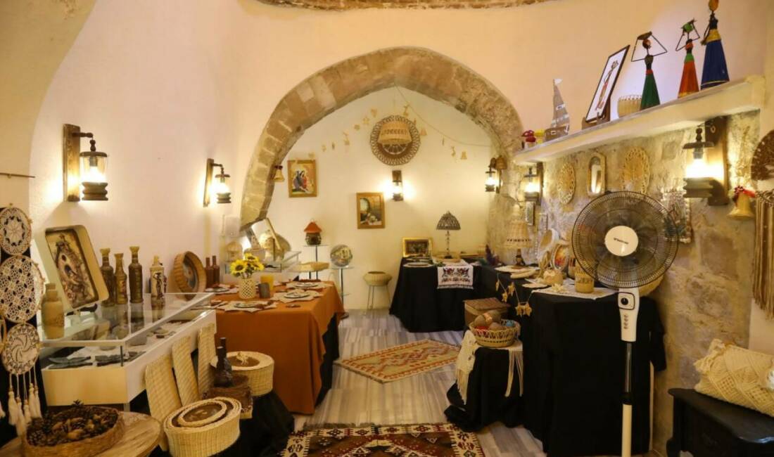 Aksaraylı kadınların el emeği göz nuru ürünleri, AKMEK Sergi ve