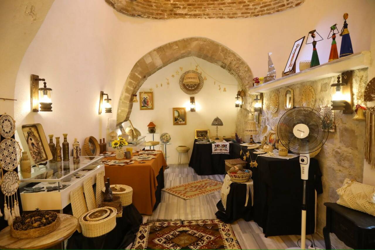 Aksaraylı kadınların el emeği göz nuru ürünleri, AKMEK Sergi ve