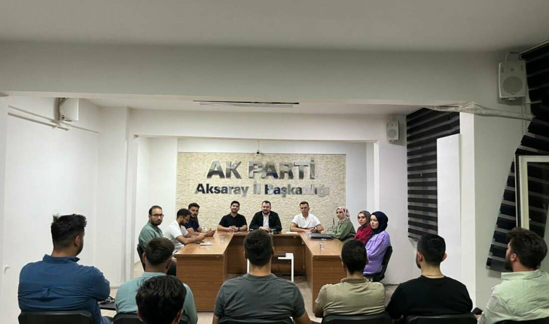 AK Parti Aksaray İl Gençlik Kolları, İl Başkanlığı binasında haftalık