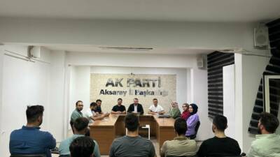 AK Parti Aksaray İl Gençlik Kolları, İl Başkanlığı binasında haftalık