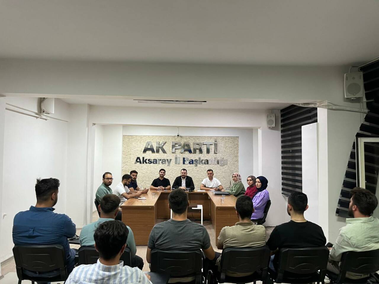 AK Parti Aksaray İl Gençlik Kolları, İl Başkanlığı binasında haftalık