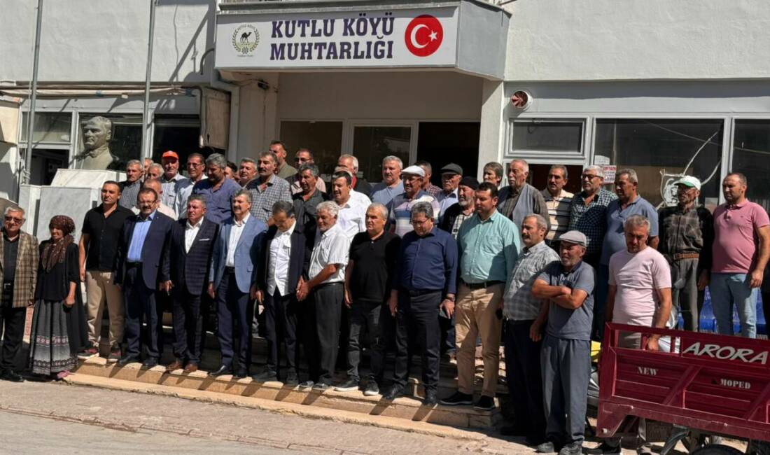 AK Parti Milletvekilleri Cengiz Aydoğdu ve Hüseyin Altınsoy, beraberindeki heyetle