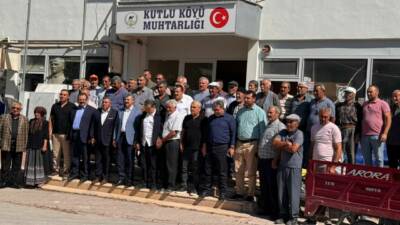AK Parti Milletvekilleri Cengiz Aydoğdu ve Hüseyin Altınsoy, beraberindeki heyetle