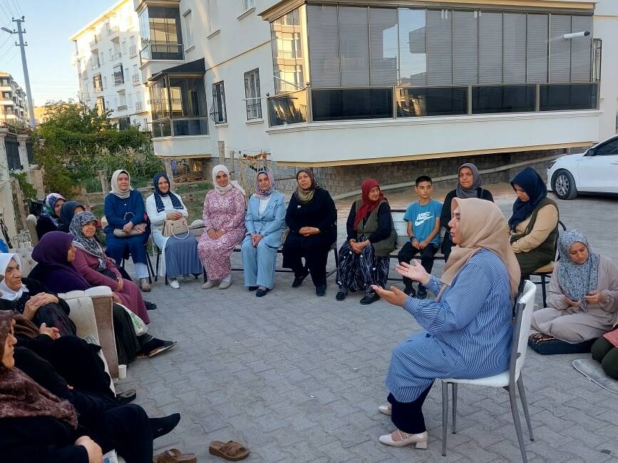 AK Parti Aksaray İl Kadın Kolları, mahalle buluşmalarını sürdürüyor. Bu