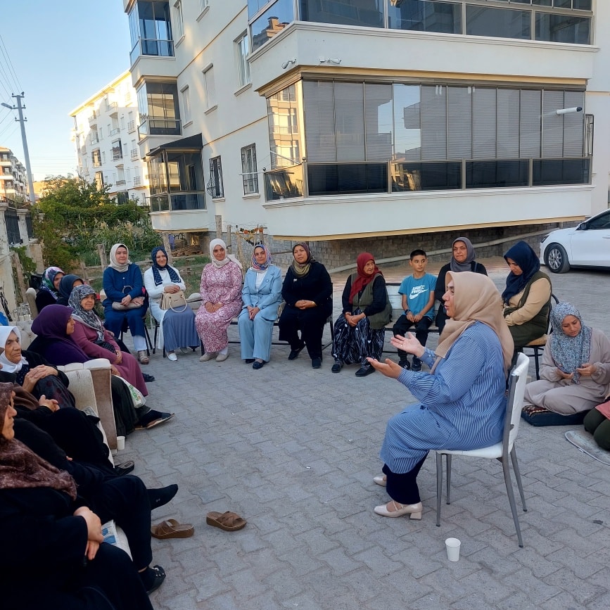 AK Parti Aksaray İl Kadın Kolları, mahalle buluşmalarını sürdürüyor. Bu
