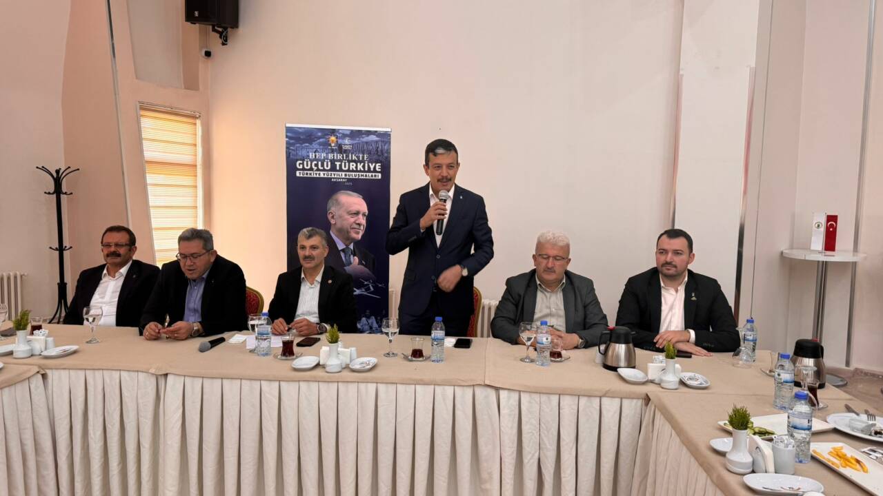 AK Parti Aksaray teşkilatı, basınla buluştu. Yol, içme suyu ve