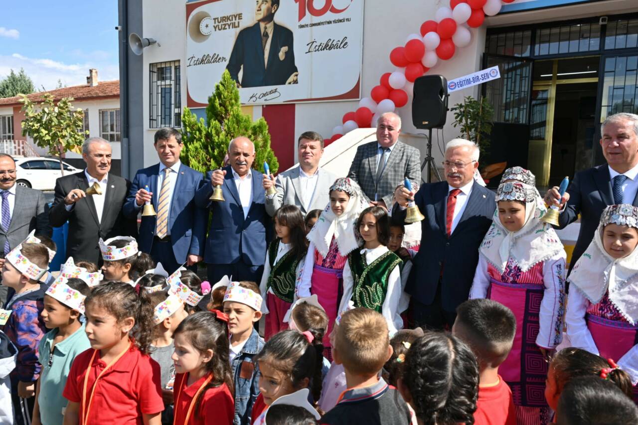 Yeni eğitim-öğretim yılına Aksaray’da Topakkaya Şehit Erdal Akbulut İlkokulu’nda coşkulu