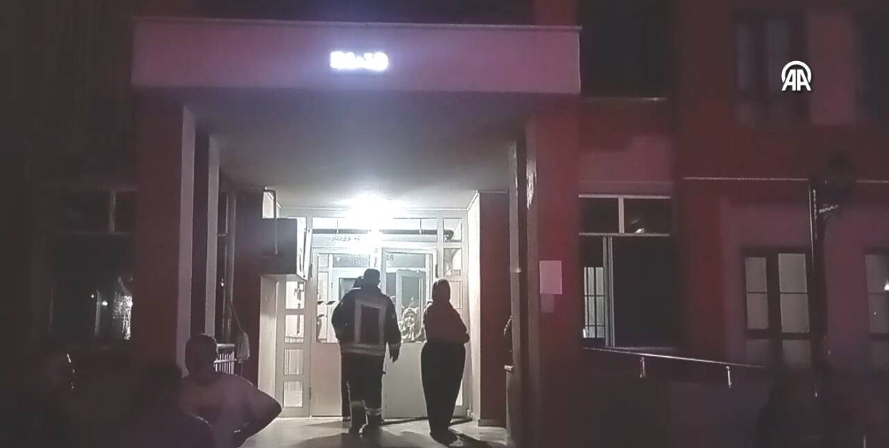 Karaman'da yaşanan olayda bir evin balkonunda bulunan tüp alev aldı.