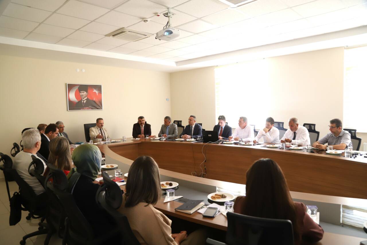 Aksaray Üniversitesi (ASÜ) Rektörü Prof. Dr. Alpay Arıbaş başkanlığında kalite