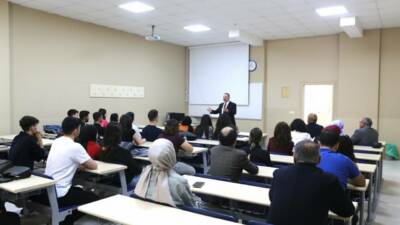 Aksaray Üniversitesi (ASÜ) Rektör Prof. Dr. Alpay Arıbaş,  Diş Hekimliği