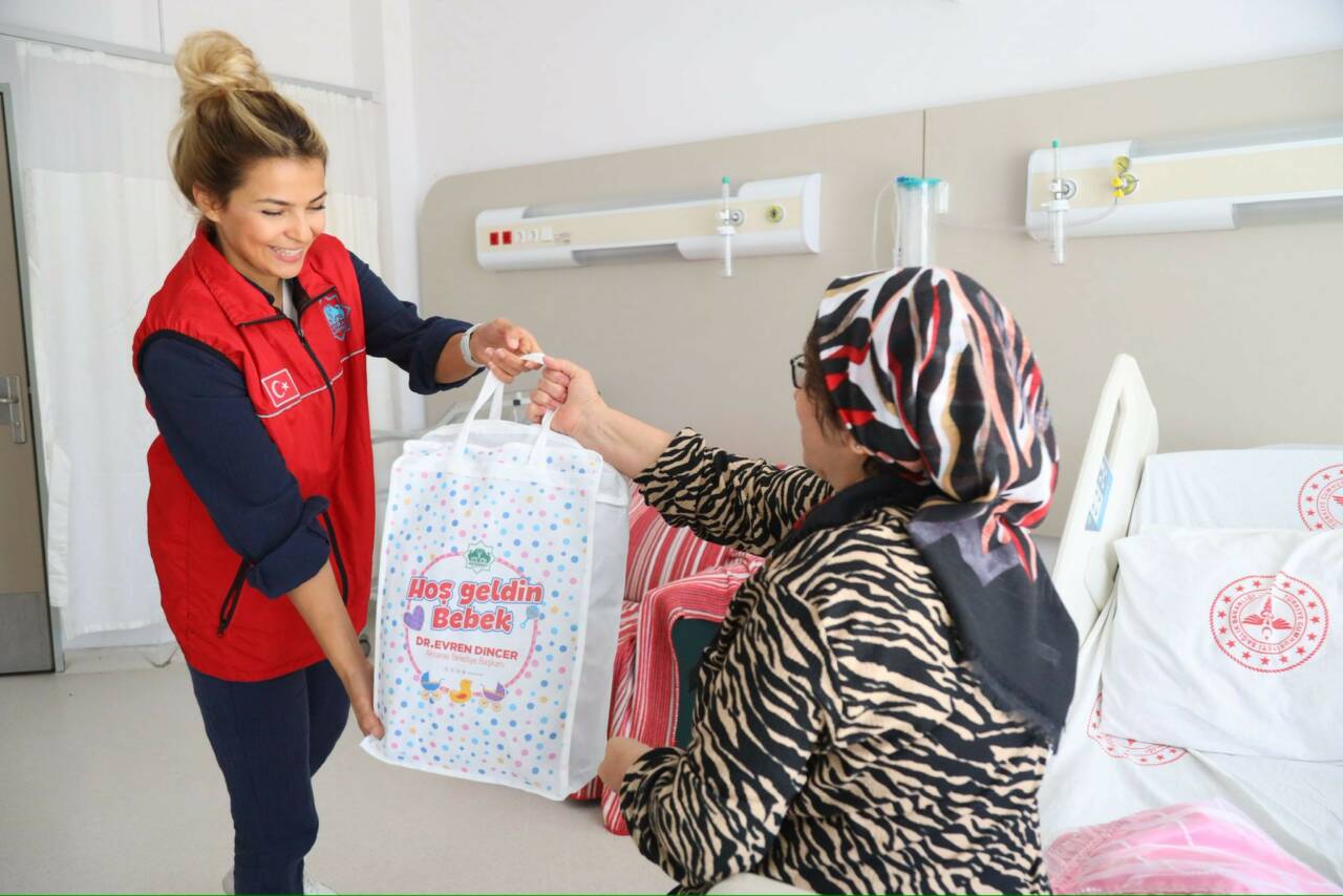 Aksaray Belediyesi, yeni doğan bebeklerin ve ailelerinin mutluluğunu paylaşmak için