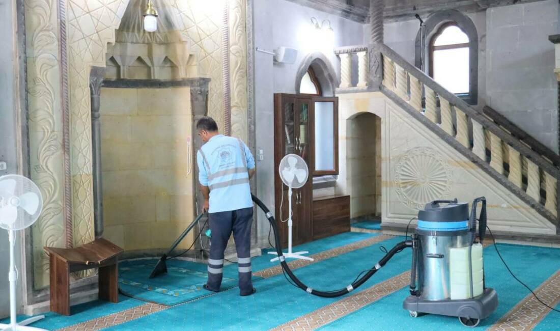 Aksaray Belediyesi ekipleri şehir içerisindeki çalışmaları kapsamında şehrin farklı noktalarında