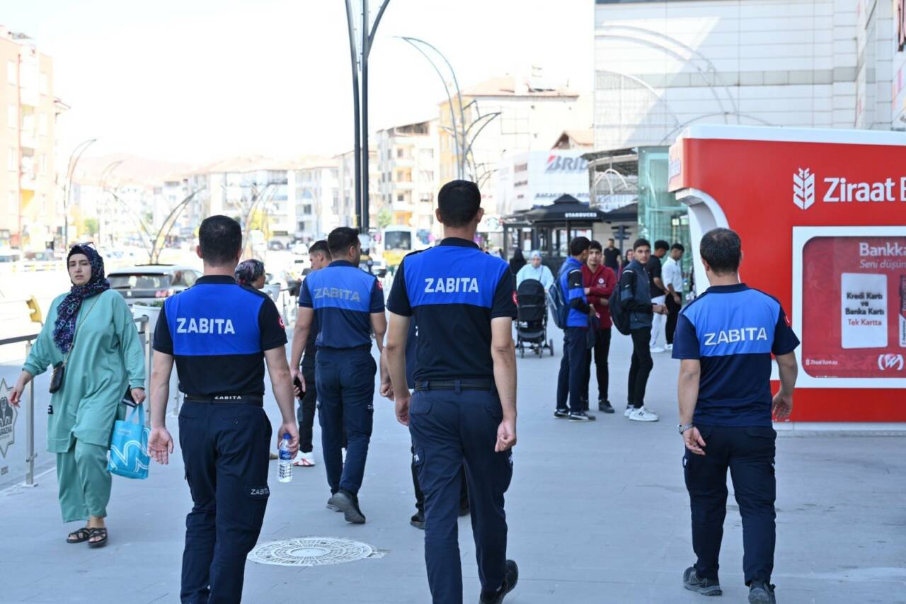 Aksaray Belediyesi, çevreyi korumak ve temizliğini sağlamak amacıyla çalışmalarına devam
