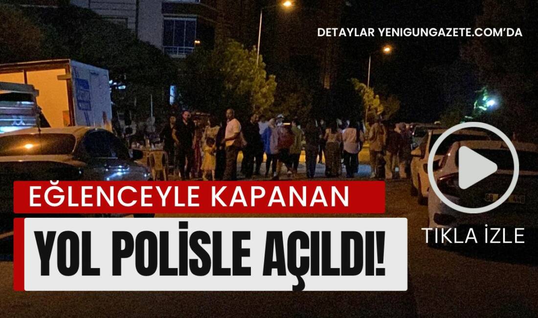 Aksaray’da asker eğlencesinde oynayan vatandaşlar yolu trafiğe kapattı. Polis ekiplerinin