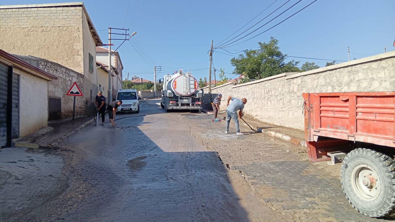 Demirci Belediyesi tarafından beldenin gelişimine katkı sağlamak amacıyla yürütülen bakım