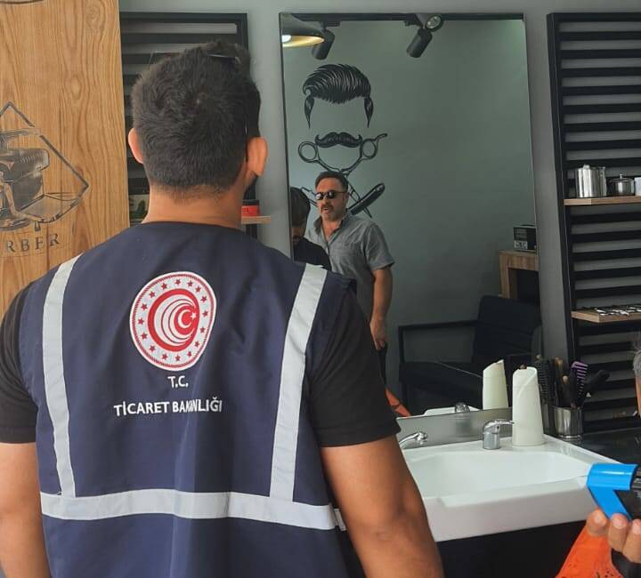 Ticaret İl Müdürlüğü ekipleri, berber ve kadın kuaförlerinde fiyat listesi