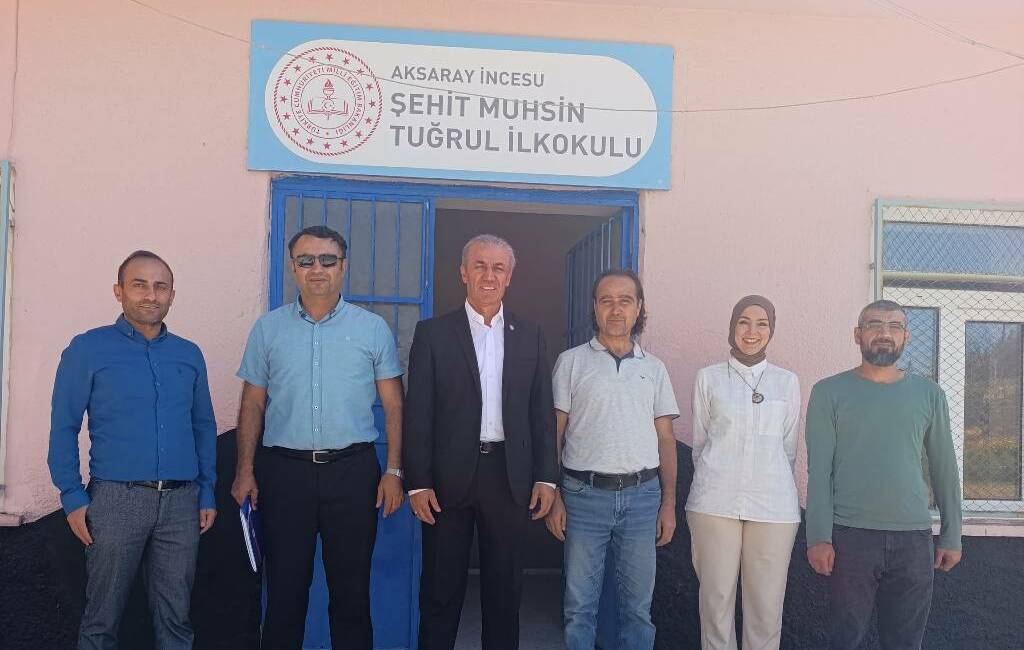 Eğitim-Bir-Sen Aksaray Şube Başkanı Murat Görmez, Şube Başkan Yardımcısı Serhat