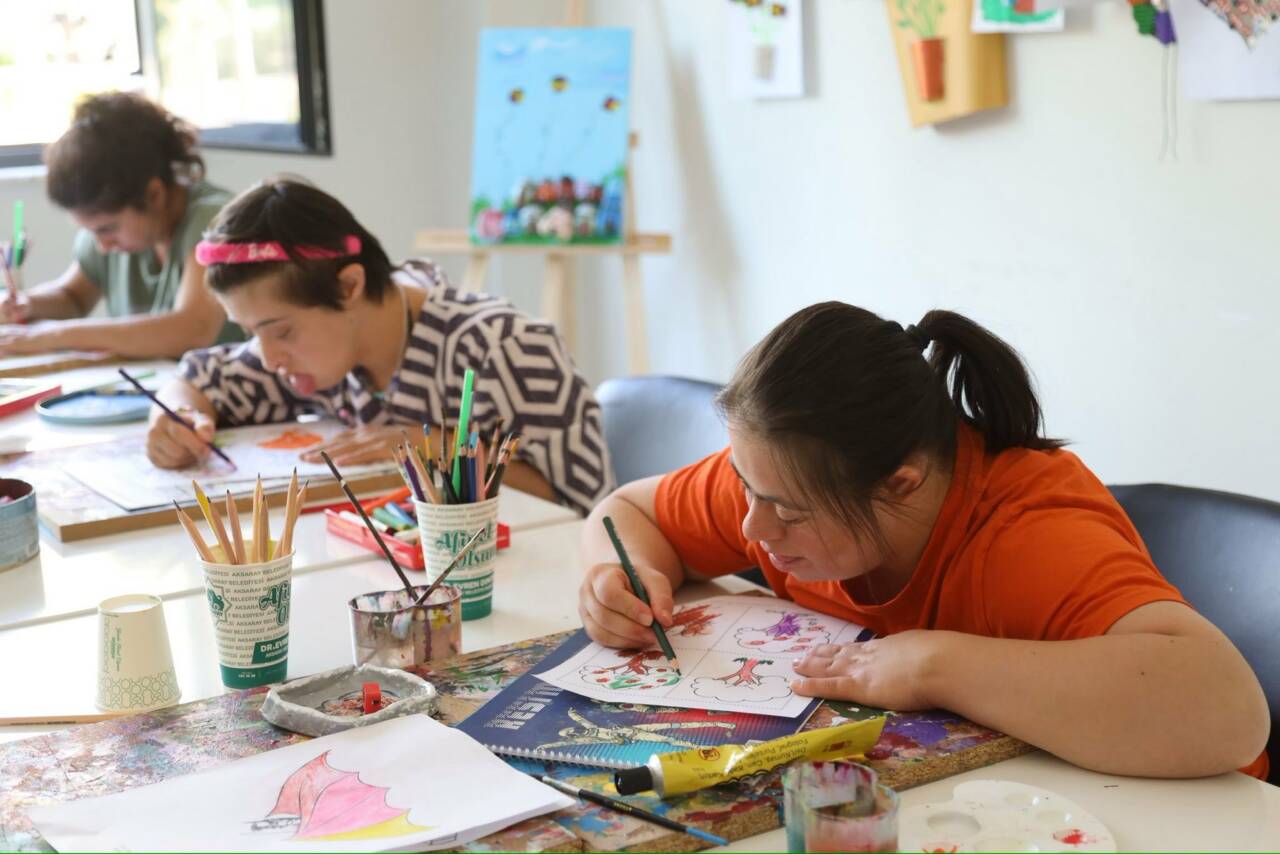 Aksaray Belediyesinin hayata geçirdiği Engelsiz Yaşam Merkezi’nde özel gereksinimli vatandaşlara