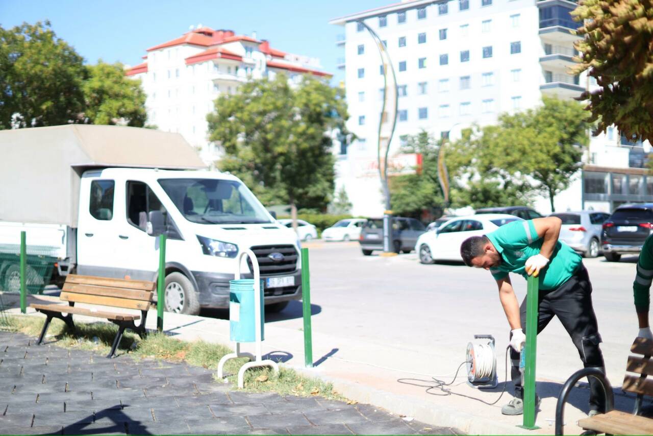 Aksaray Belediyesi, kent genelinde sürdürdüğü temizlik çalışmalarını Ereğlikapı Mahallesi’nde yoğunlaştırdı.