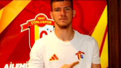 Aksaray Belediyespor altyapısında yetişen üç genç yetenek, profesyonel futbol kariyerlerine