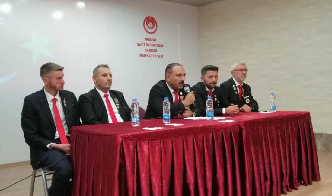 Aksaray’da öğrenciler, gazilerle bir araya gelerek milli ve manevi değerler