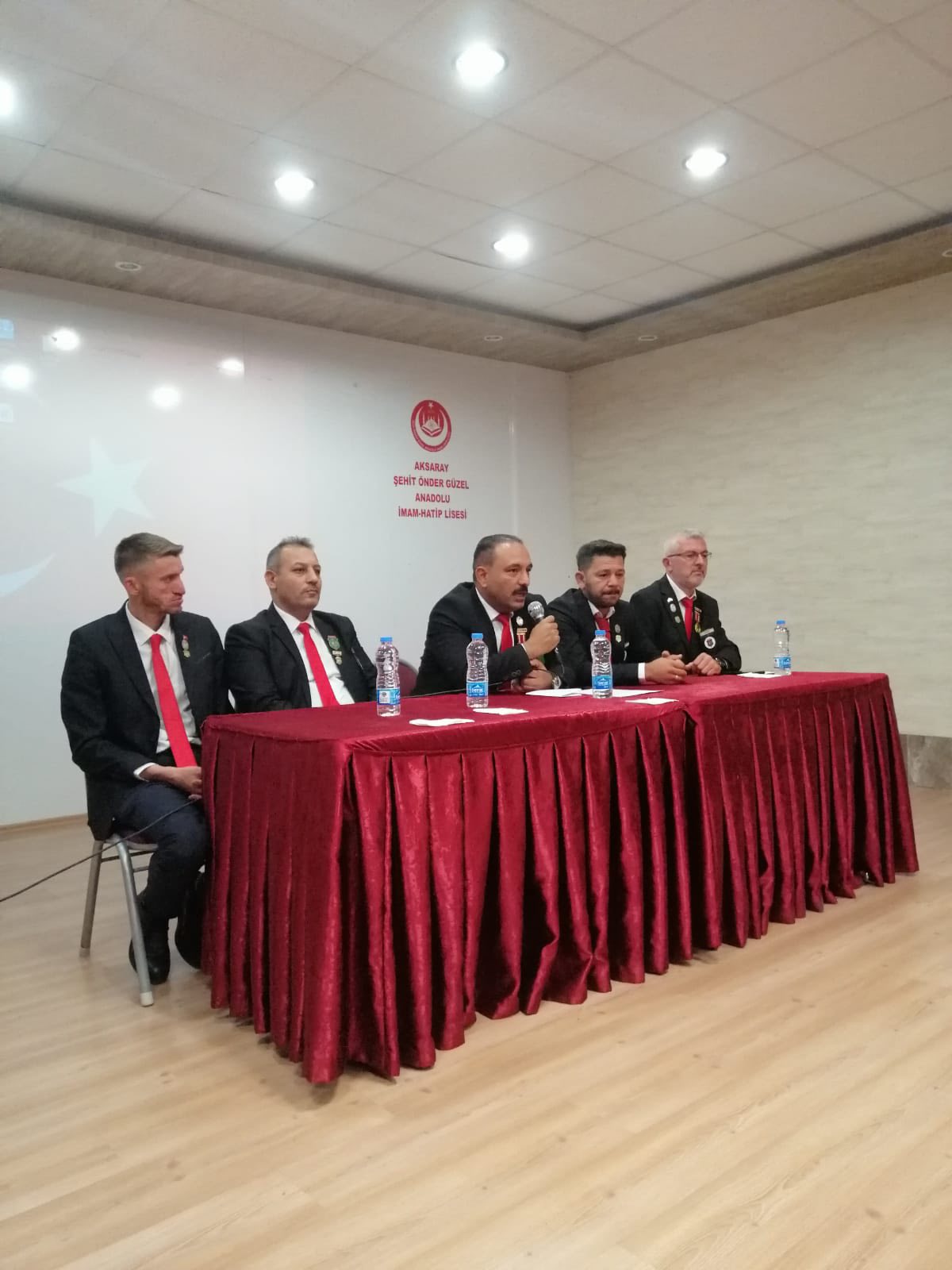 Aksaray’da öğrenciler, gazilerle bir araya gelerek milli ve manevi değerler