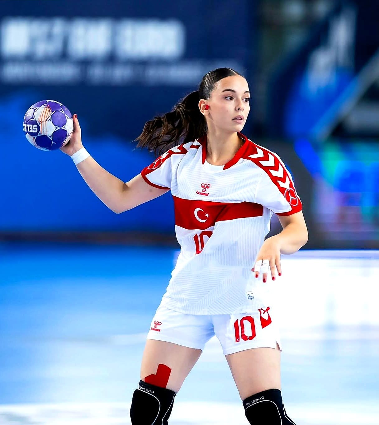 Türkiye Hentbol Federasyonu 1. Lig Kadınlar A Grubu kapsamında mücadele
