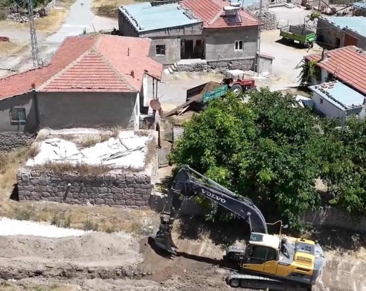 Aksaray Özel İdaresi, köylerde altyapı hizmetlerini güçlendirmeye devam ediyor. Bu