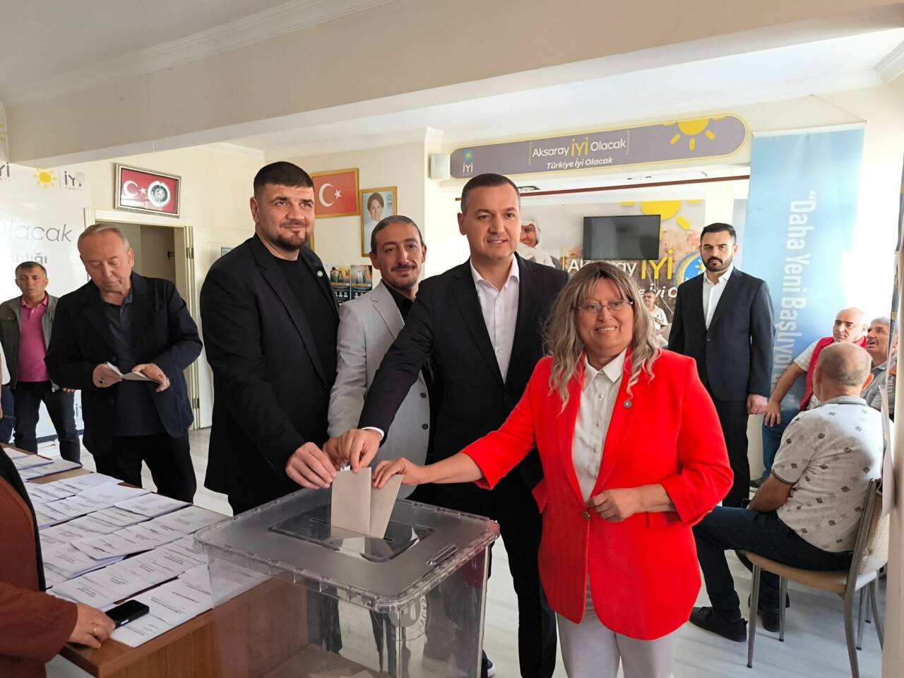 İYİ Parti Aksaray İl Başkanlığında gerçekleşen delege seçimlerinde partililer oylarını