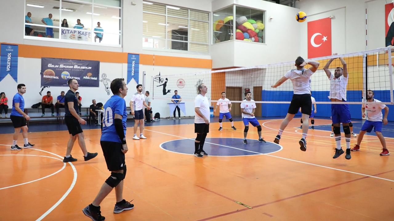 Gençlik ve Spor Bakanlığı, kamu çalışanlarını sporla buluşturmaya devam ediyor.