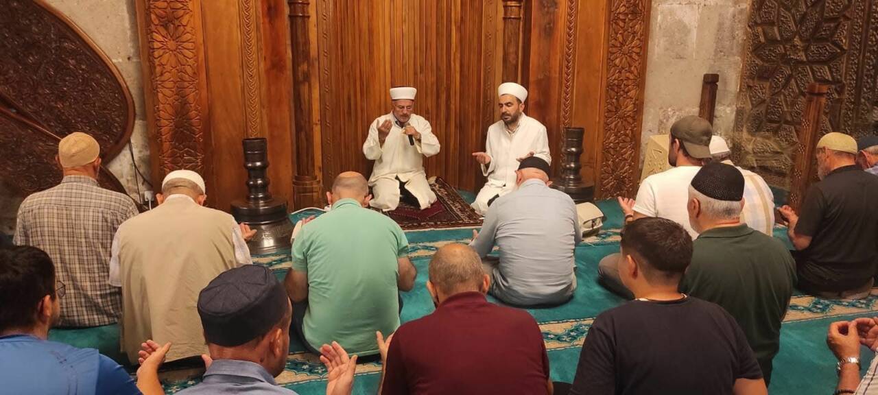 Karamanoğlu Ulu Cami başta olmak üzere tüm camiler doldu, Kur’an