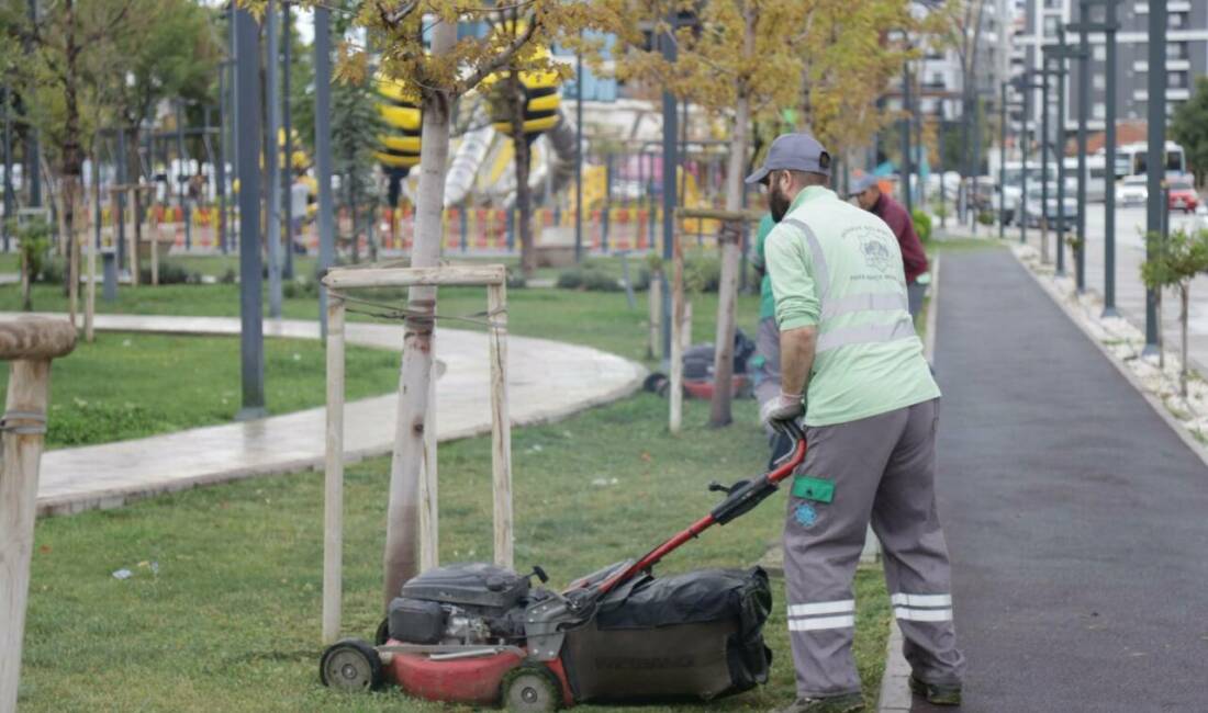 Aksaray Belediyesi, kent genelinde çevre düzenlemesi ve temizlik çalışmalarına aralıksız