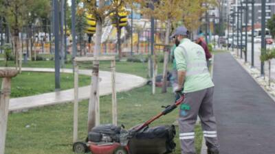 Aksaray Belediyesi, kent genelinde çevre düzenlemesi ve temizlik çalışmalarına aralıksız