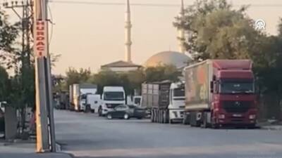 Konya'da bir sürücü polisten kaçtı. Polis ekipleri aracın lastiğine ateş