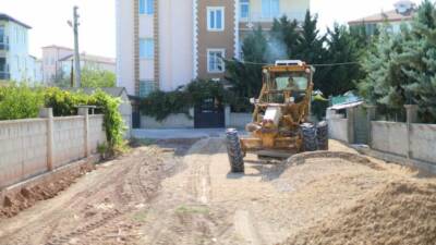 Aksaray Belediyesi, şehir genelinde yürüttüğü yol yenileme ve altyapı iyileştirme