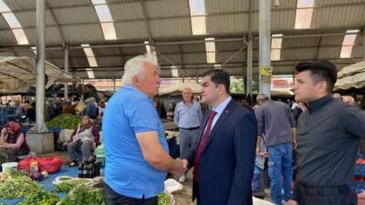 Ortaköy Kaymakamı Ahmet Karatepe, ilçede kurulan pazar yerini ziyaret ederek