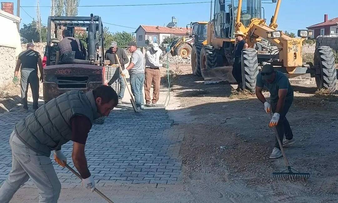 Saratlı Belediyesi, kasaba genelinde yürüttüğü çevre düzenleme ve altyapı çalışmalarını