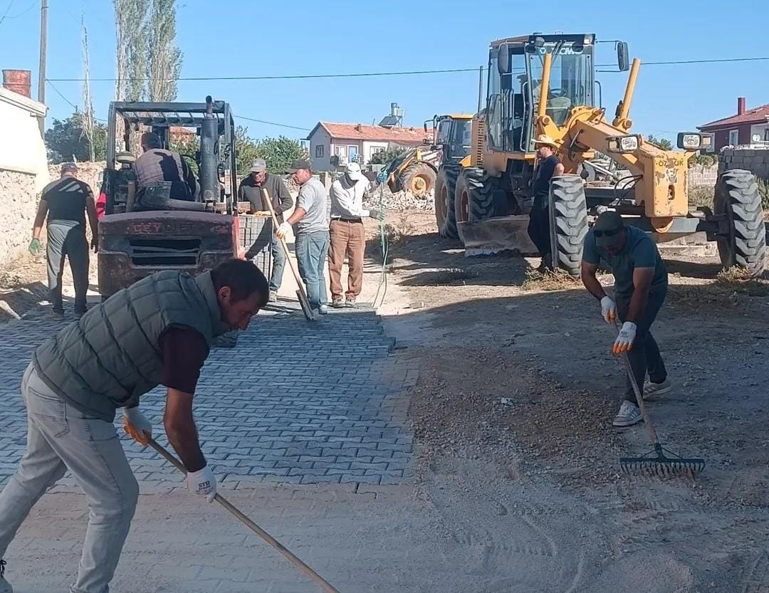 Saratlı Belediyesi, kasaba genelinde yürüttüğü çevre düzenleme ve altyapı çalışmalarını