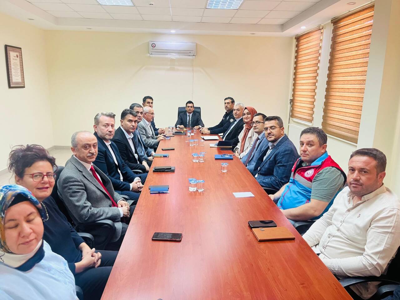 Eskil Kaymakamı Harun Uzar, ilçede haftalık düzenlenen kurum amirleri toplantısına