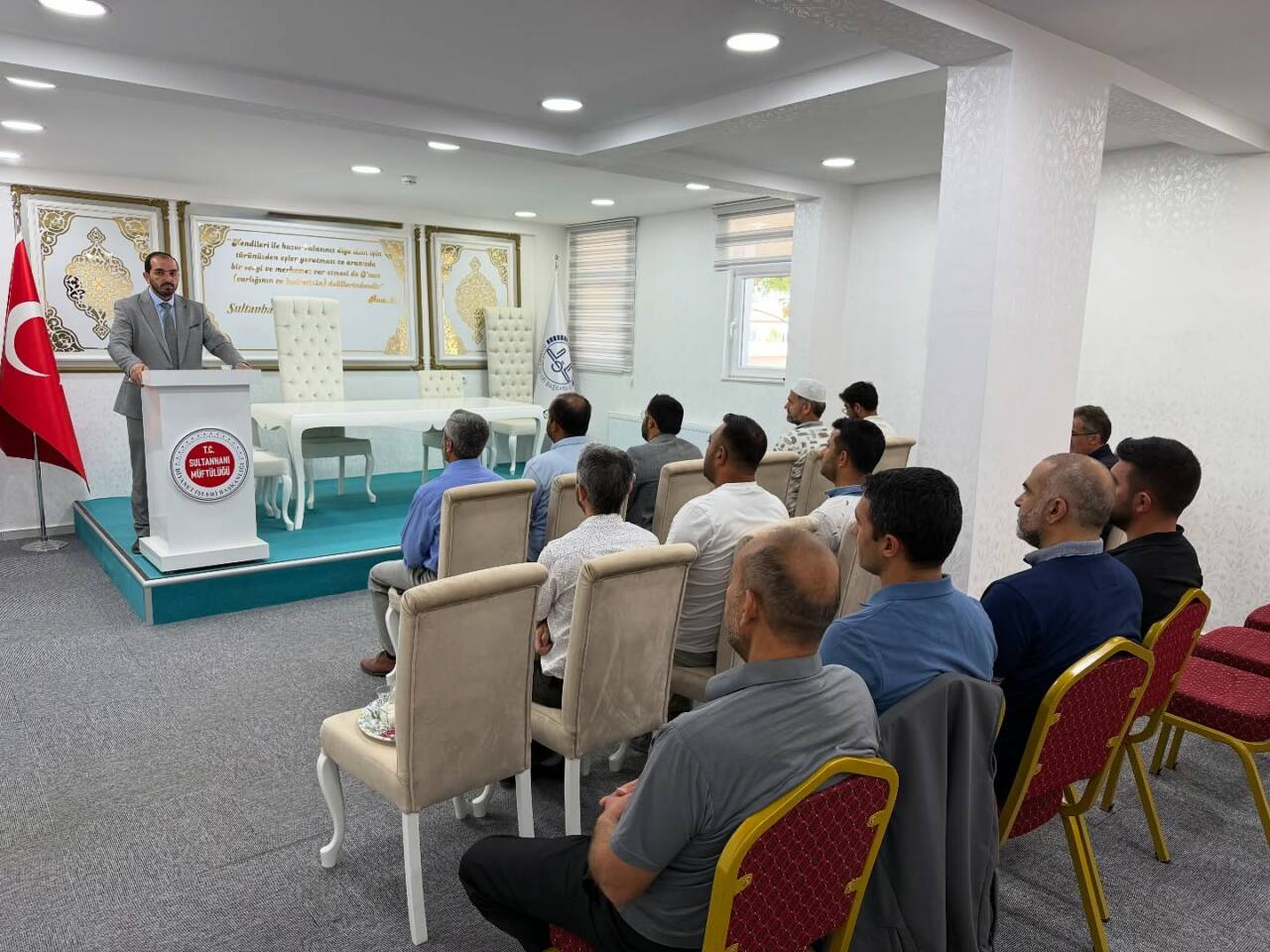 Aksaray’ın Sultanhanı ilçesinde din görevlilerinin katılımıyla düzenlenen aylık mutat toplantı,