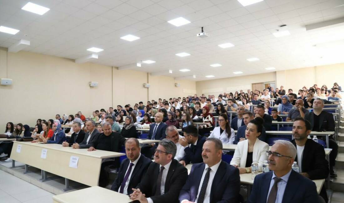 Aksaray Üniversitesi (ASÜ) Tıp Fakültesi'nde birinci sınıf öğrencilerinin ilk ders
