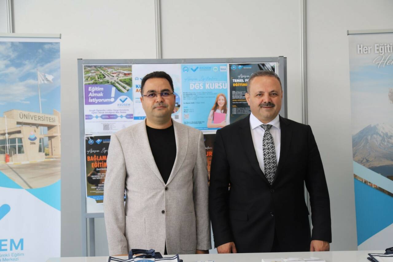 Aksaray'da bu yıl 7’ncisi düzenlenen Kitap Günleri’nin  açılışına Aksaray Üniversitesi