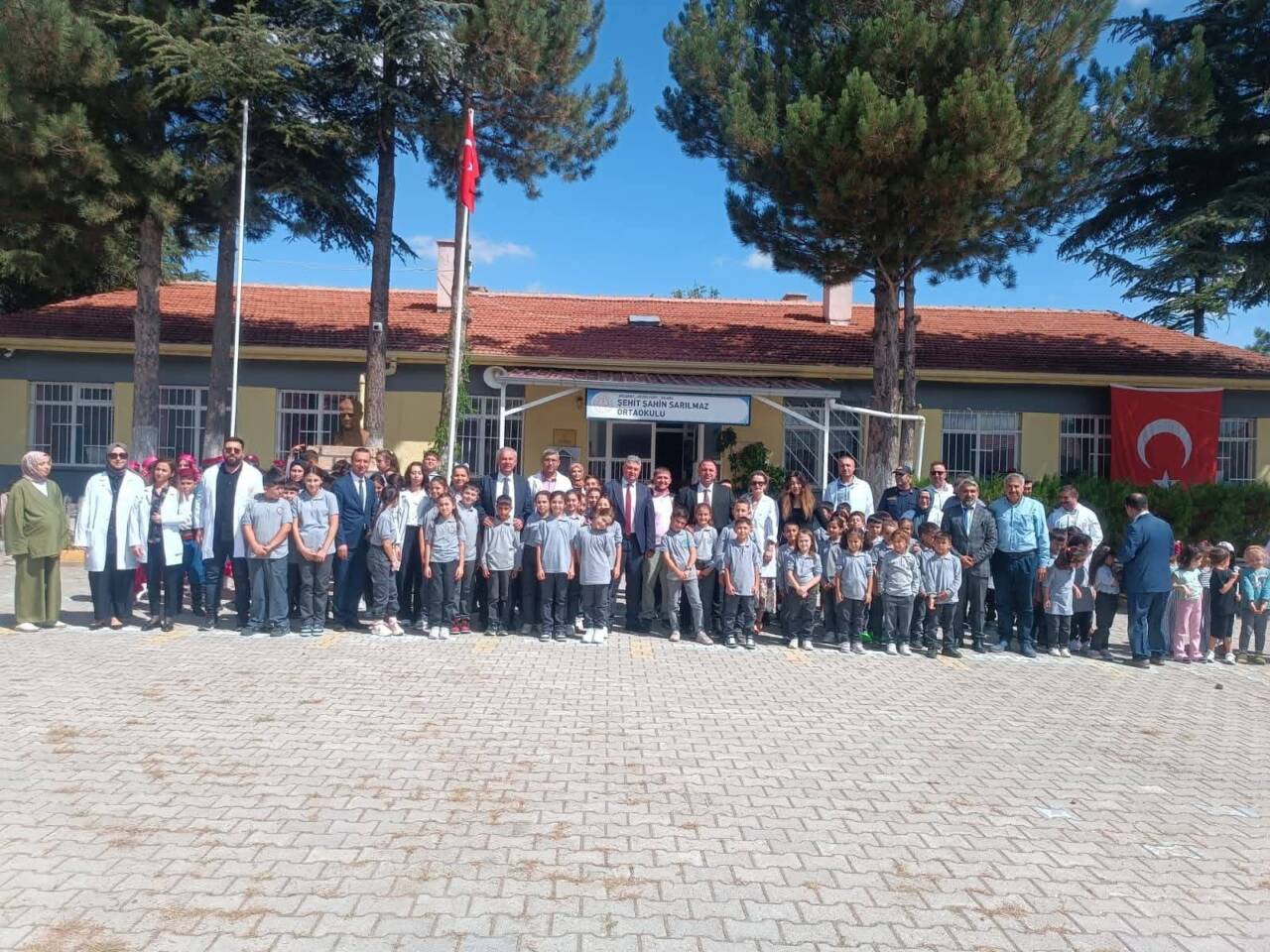 8 Eylül’de okulların açılmasıyla 2025-2026 yeni eğitim öğretim yılı başladı.