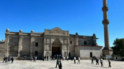 Diyanet İşleri Başkanlığı, 2026 Kurban Bayramı namaz vakitlerini duyurdu. Açıklanan