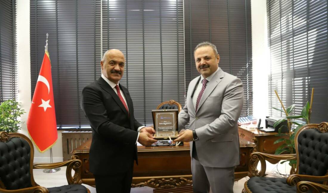 Aksaray Üniversitesi (ASÜ) Rektörü Prof. Dr. Alpay Arıbaş, Aksaray Vali