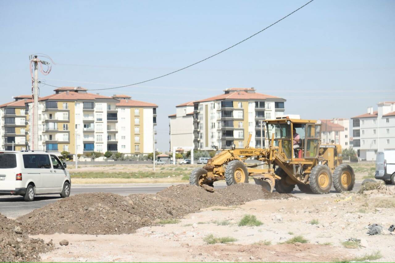 Aksaray Belediyesi ekipleri şehir içerisindeki çalışmaları kapsamında yol çalışmaları gerçekleştirmeye