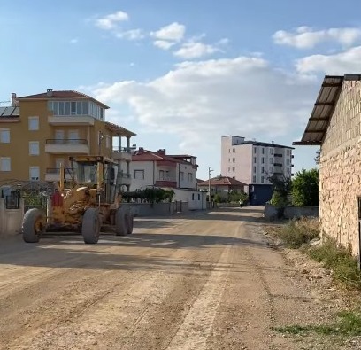 Gülağaç Belediyesi, Yıldırım Beyazıt Caddesi’nde yeni yol yapım çalışmalarına başladı.